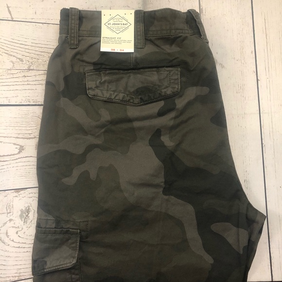 St. John's Bay Other - St. Johns Bay W38 x L34 Camo Straight Cargo Pants